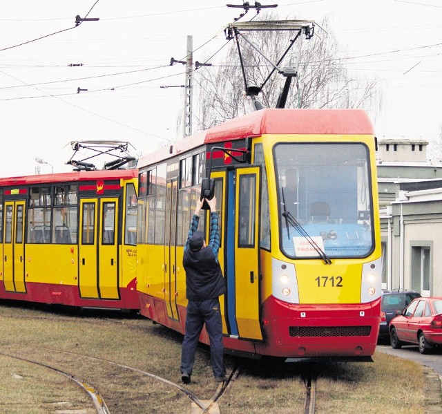 Trzydrzwiowy tramwaj przypadł do gustu setkom łodzian