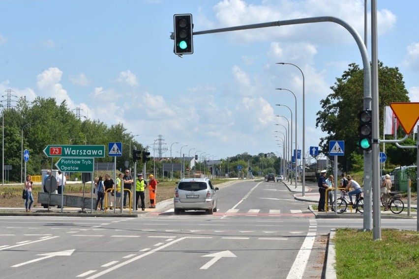 Ulica Pileckiego w Kielcach już otwarta i... spowodowała korki na Popiełuszki 