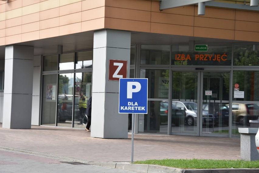 Wśród 31 niezaszczepionych osób w szpitalu Szczeklika jest...