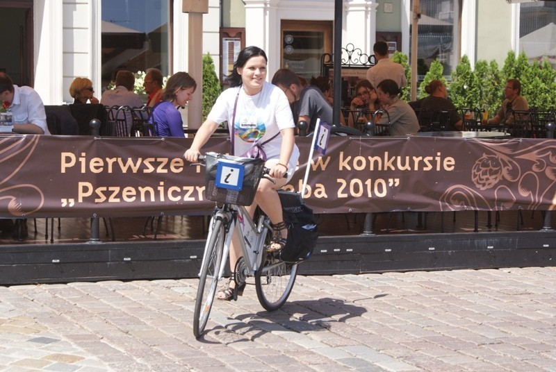 Poznań: Informatorzy na rowerach pomagają turystom [ZDJĘCIA, WIDEO]