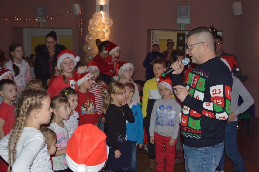 Dzieci spotkały się ze Świętym Mikołajem w Kartuskim Centrum Kultury - ZDJĘCIA, WIDEO