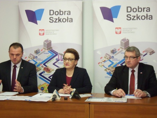 Zorganizowana w Wałbrzychu konferencja prasowa Anny Zalewskiej, minister edukacji narodowej, poświęcona reformie oświaty