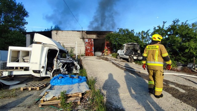 W Olkuszu przy ul. Składowej 31 maja 2023 paliła się hala