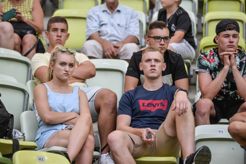 Lechia Gdańsk może liczyć na wsparcie kobiet. Urocze fanki też przychodzą na mecze i kibicują biało-zielonym. Zobaczcie ich zdjęcia GALERIA