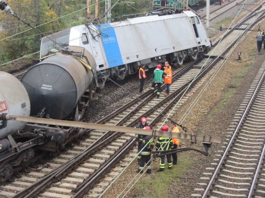 Gniezno: wypadek kolejowy pod wiaduktem