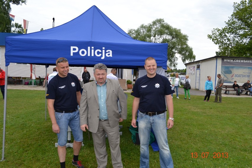 Policjanci z Kuślina na zawodach pływackich