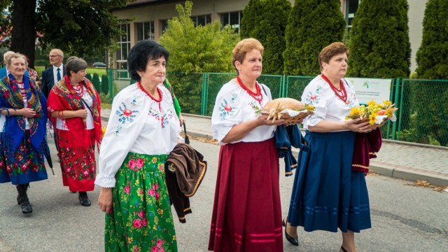 Dary dożynkowe przygotowały członkinie kół gospodyń wiejskich z terenu gminy Dobra
