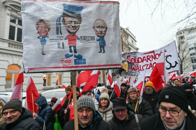 Tak wyglądała manifestacja zorganizowana 11 stycznia 2024 roku w Warszawie przez PiS.