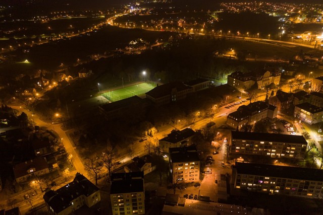 Latarnie w parkach przy ul. Warszawskiej zgasły w godzinach 17.00-18.00