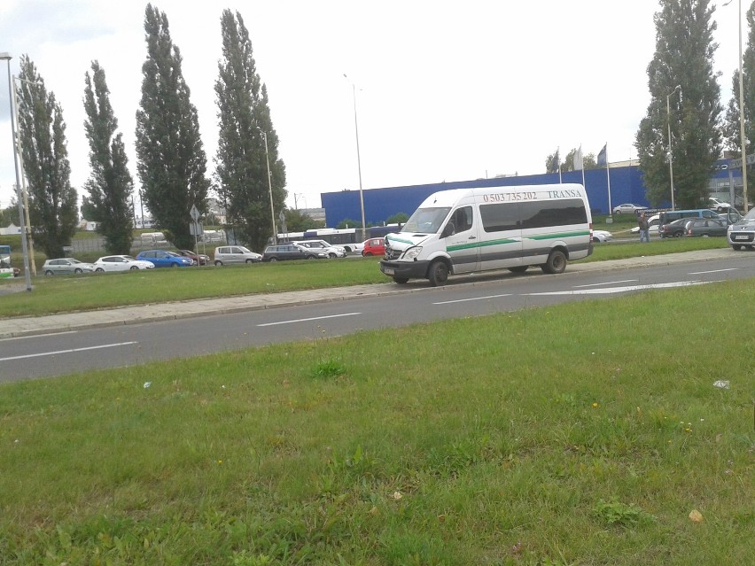 Szczecin: Kolizja trzech samochodów na skrzyżowaniu ulic Struga i Gryfińskiej [ZDJĘCIA]