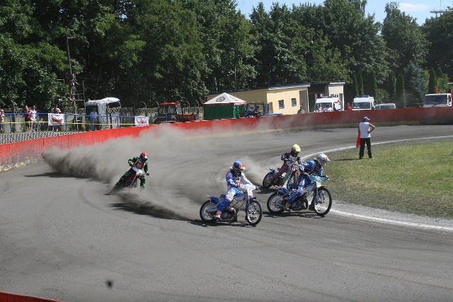 W zawodach o Indywidualny Pucharu Polski sezonu 2012 w miniżużlu zawodnik Rybek Rybnik Robert Chmiel zajął znakomite, czwarte miejsce. Piąty w tej samej klasyfikacji był Kamil Wieczorek. 
Rybnik wywalczyły także trzecie miejsce w 
Drużynowych Mistrzostw Polski na miniżużlu.