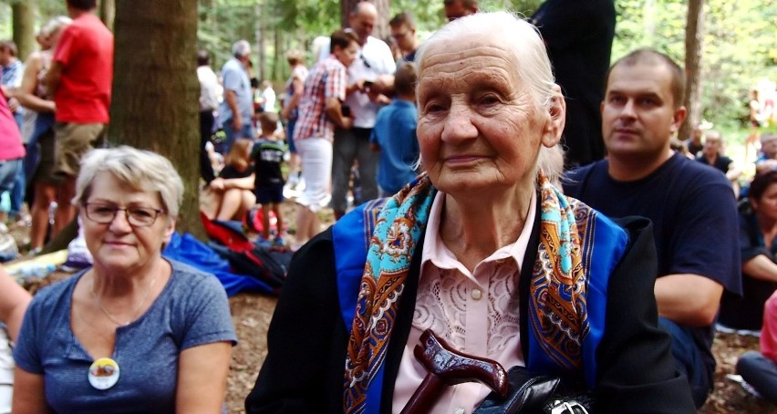 Odkryj Beskid Wyspowy. Pokonali „zielonego wieloryba”. Nie tylko „Sami swoi” na Kostrzy [ZDJĘCIA]