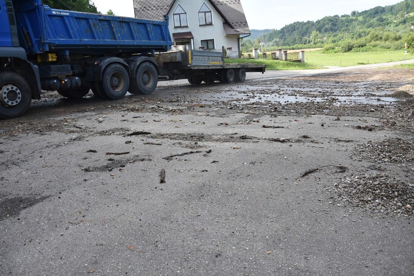 W gminie Czchów wielkie sprzątanie po niedzielnej nawałnicy. Żywioł spowodował milionowe straty [ZDJĘCIA]