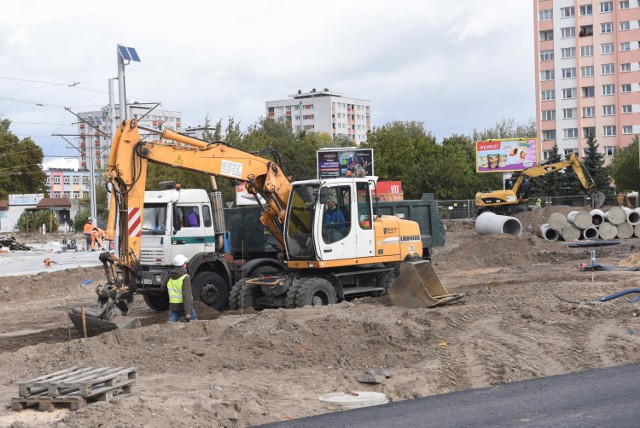 Toruń- przebudowa placu biskupa Chrapka. Prace mają zakończyć się w marcu przyszłego roku. Ich koszt to 20 mln zł. Miasto finansuje je z unijnym wsparciem.