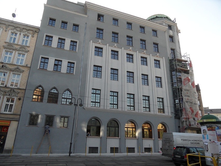 Hotel Admiralspalast w Zabrzu jest odnawiany. Odsłonięto część elewacji [ZDJĘCIA]