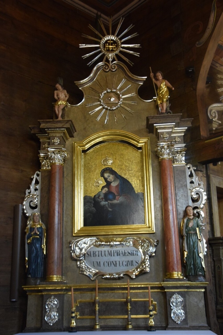 Odnowiony ołtarz boczny Matki Bożej Bieruńskiej...