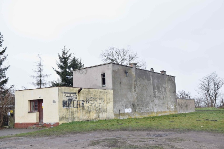 Malbork. Pożar pustostanu przy ulicy Armii Krajowej. Przyczyną podpalenie lub zaprószenie?