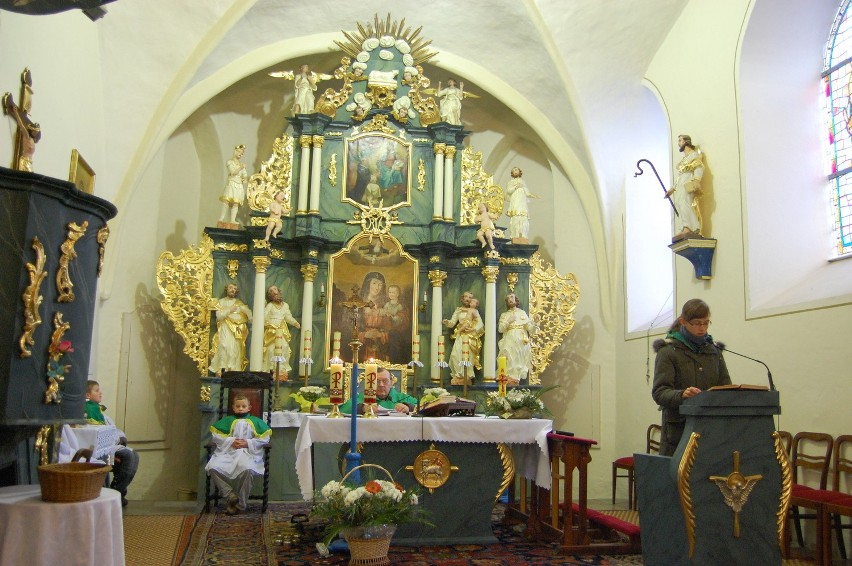 Ołtarz kościoła w Ostrowitem