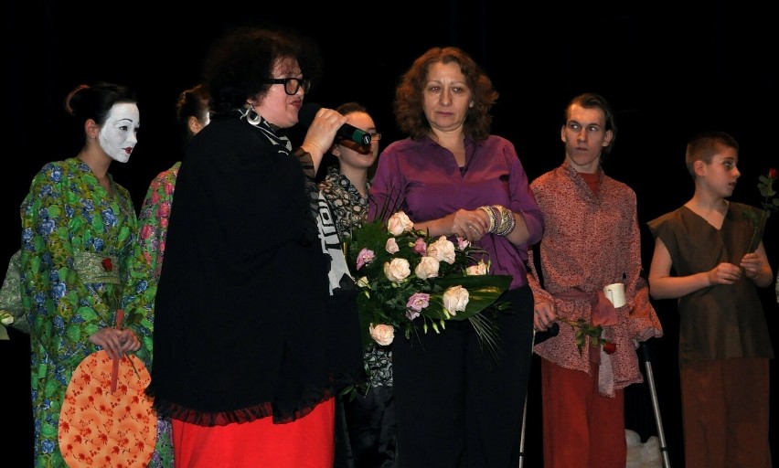 Małgorzata Wojowniczka. Grupy teatralne MOK świętowały 20-lecie instruktor Małgorzaty Kowalczyk