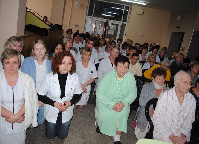 Personel szpitala modlił się o koniec strajku