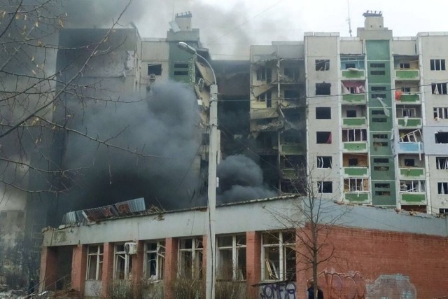 Skutki bombardowania Czernihowa w czwartek, 3 marca.