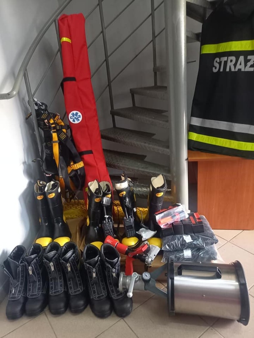 Strażacy z OSP w Goszczu doposażeni. Jaki sprzęt do nich trafił?