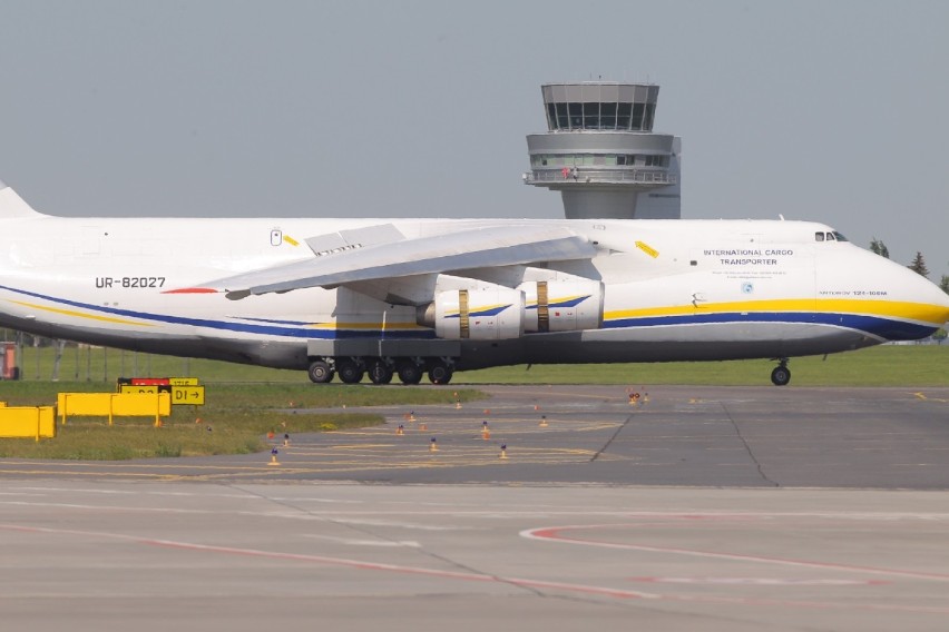 Ławica: W Poznaniu wylądował samolot An-124. Kolejny pojawił się po południu. Co robią u nas?