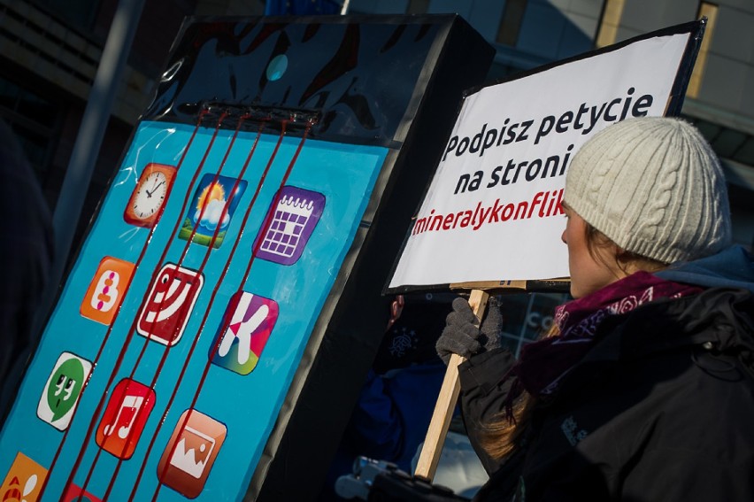 Krwawy telefon stanął w centrum. Wyjątkowy flashmob w...