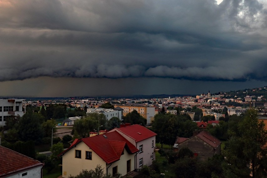 Piękne zdjęcia nieba przed burzą w Przemyślu wykonał...