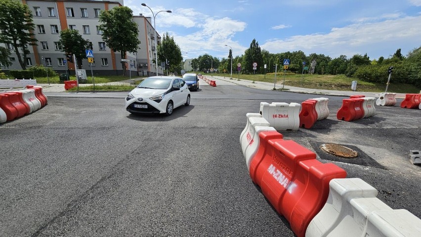 Na remontowanej ulicy Krakowskiej w Kielcach nie ma żywego ducha. A kierowcy muszą jeździć objazdami i stać w korkach  
