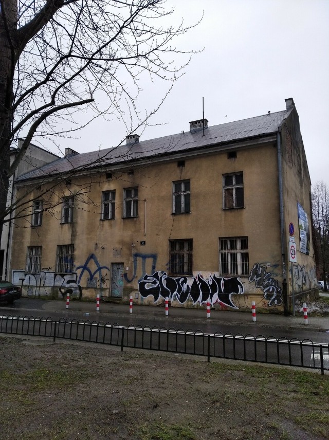 W budynku przy ul. Mazowieckiej 112 mieścił się kiedyś komisariat policji