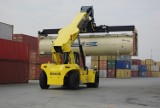 Potężny rechastacker trafił na terminal kontenerowy w Kutnie [ZDJĘCIA]
