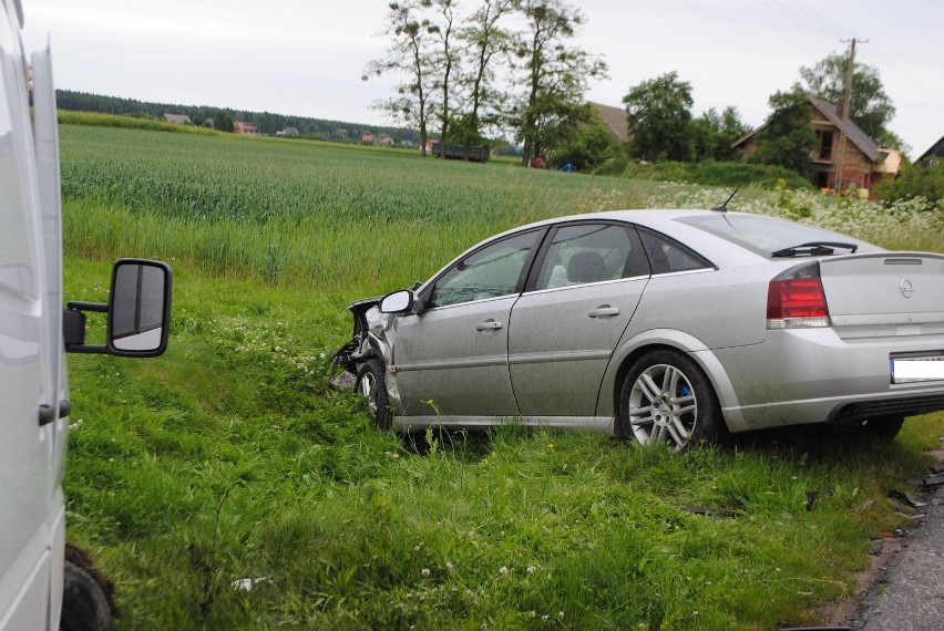 Po zderzeniu w Gorszewicach dwie osoby trafiły do szpitala FOTO