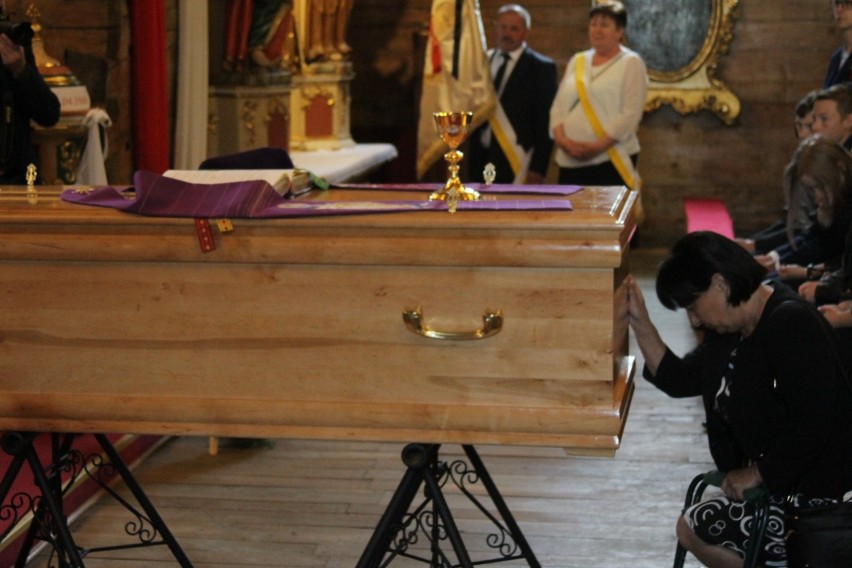 PARZYNÓW: Rozpoczęły się uroczystości pogrzebowe śp. księdza Dariusza Kowalka [GALERIA CZ. II]