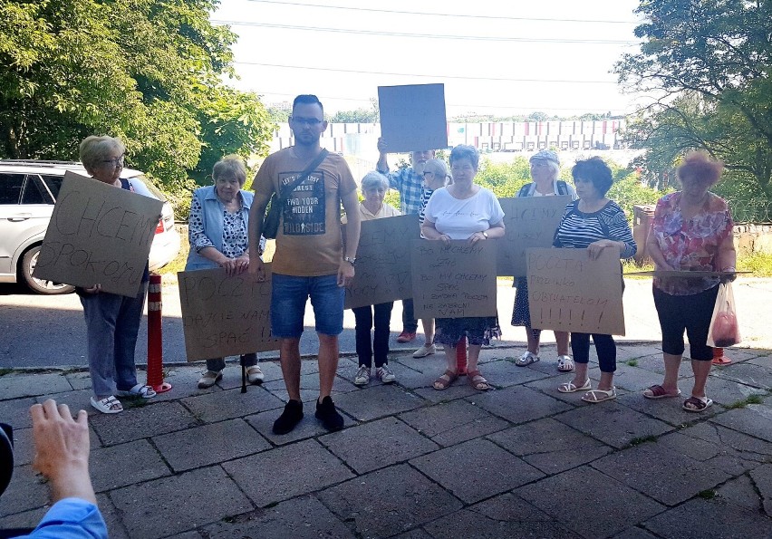 Mieszkańcy ul. Rugiańskiej kontra Poczta Polska, czyli za głośna sortownia  