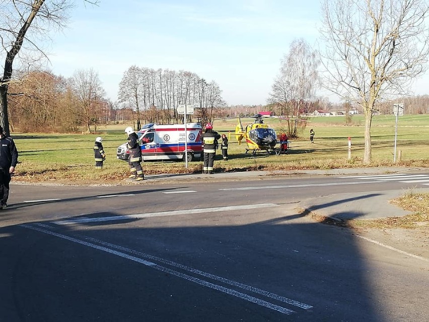 Wypadek w Wygodzie w gminie Ujazd. Motorowerzysta zderzył się z samochodem osobowym [ZDJĘCIA]