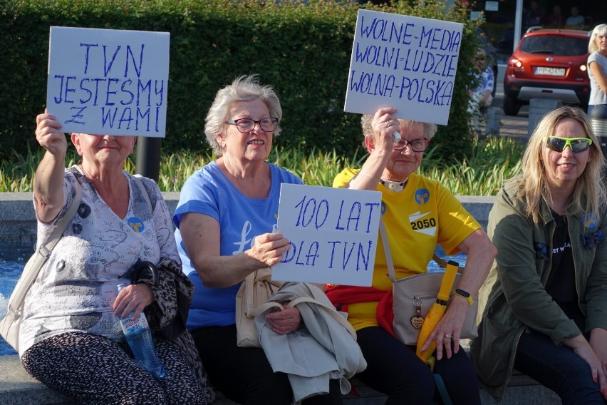 Protest w Pile przeciwko "lex TVN"