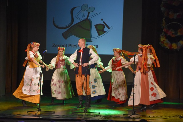 Jubileusz 15-lecia Zespołu Pieśni i Tańca Sari świętowano w kinie "Na Starówce".