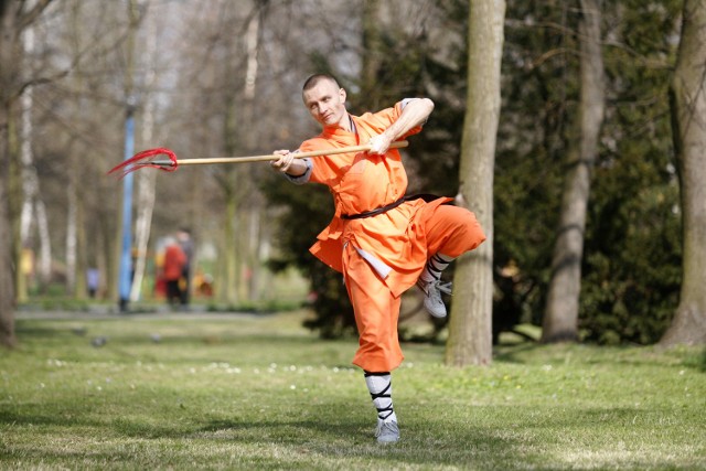 Tomasz Kaptur trenuje często w parku Miejskim. Kung fu to jego życie