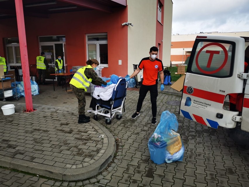 Pacjenci grudziądzkiego szpitala przewożeni są do budynku przy ul. Szpitalnej