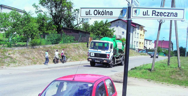 Brak przejścia dla pieszych w ciągu ul. Robakowskiej w Luzinie, w pobliżu ze skrzyżowaniem z ul. Piękną - to problem, z jakim zwrócili się do naszej redakcji mieszkańcy tej miejscowości.