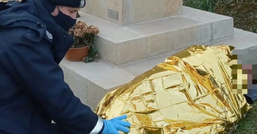 Bochnia. 55-latek omal nie uległ wychłodzeniu, z pomocą przyszedł mu przypadkowy przechodzień i policjanci