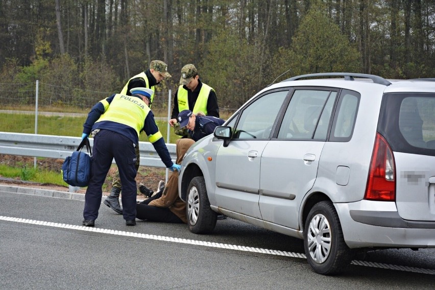 Policjanci prowadzili ćwiczenia ze służbami odpowiedzialnymi...