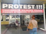 Kołobrzeski MOPS oflagowany - trwa protest związkowców. Żądają podwyżek