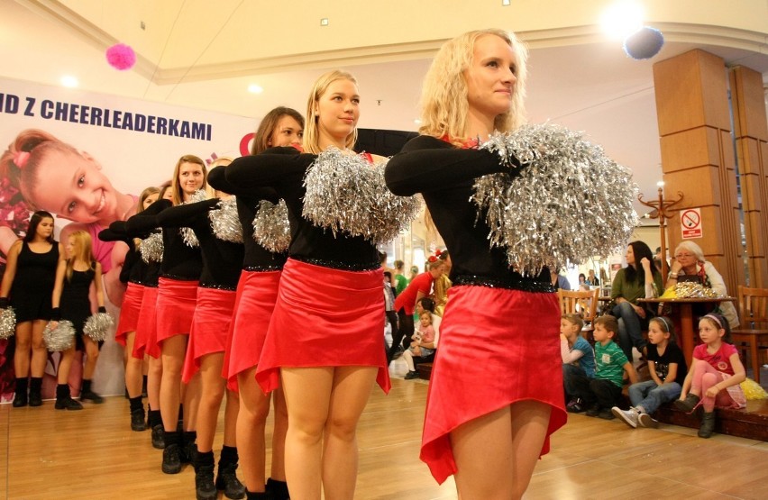 Gdańsk: Weekend z Cheerleaderkami w Alfa Centrum - pokazy dopingu i warszaty [ZDJĘCIA]