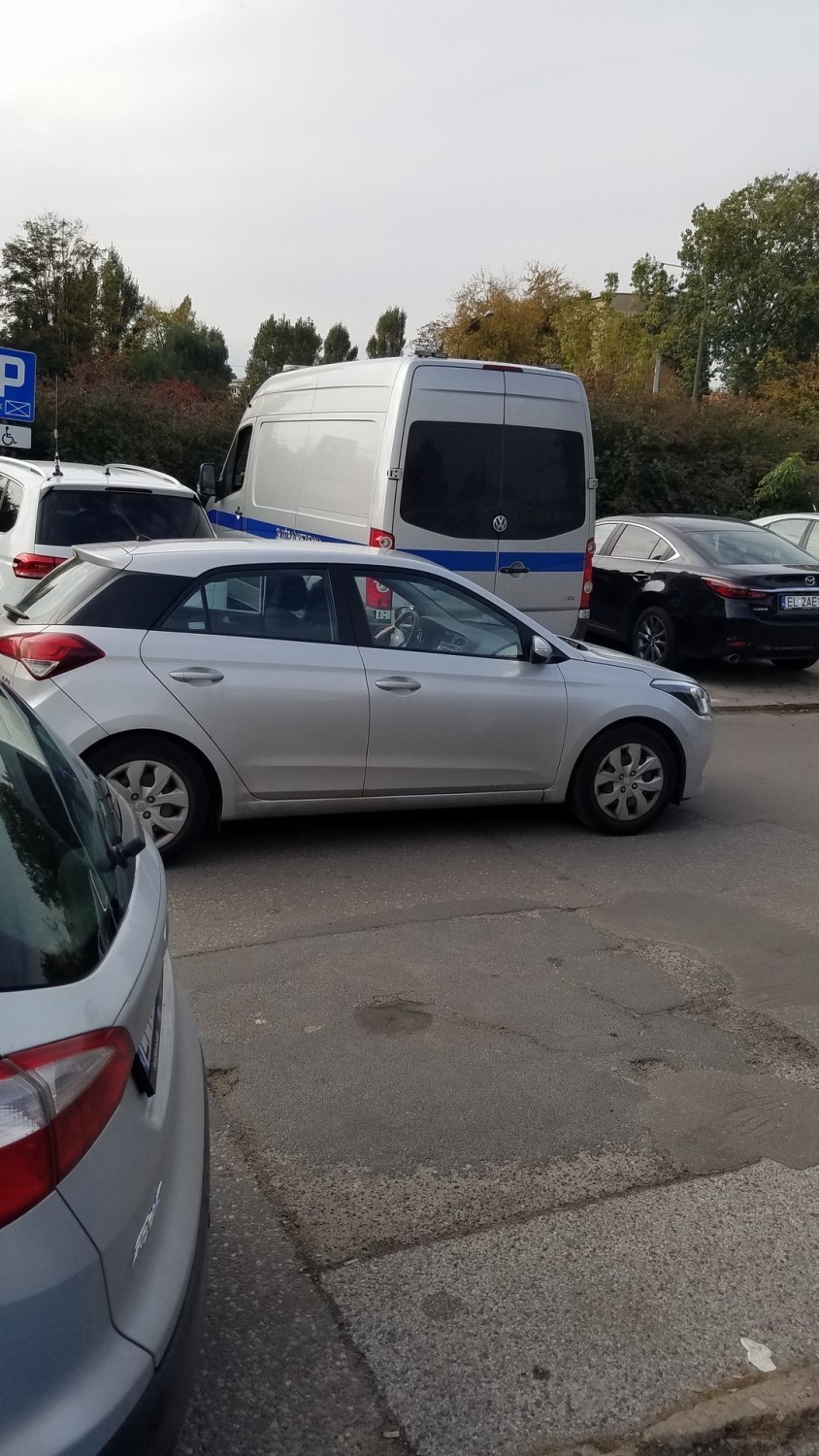 Problem z parkowaniem przed szpitalem im. Kopernika w Łodzi...