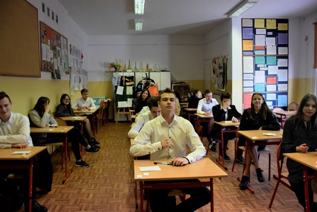 W piątek (12 kwietnia) odbył się egzamin z języka obcego. Zdjęcia z Gimnazjum nr 9 w Elblągu