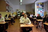 Egzamin gimnazjalny 2019 w Elblągu mimo strajku nauczycieli przebiegł bez zakłóceń [zdjęcia]
