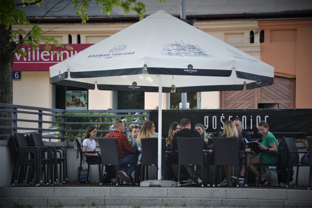 W sobotę, 15 maja 2021 roku zniesiono obowiązek noszenia maseczki w przestrzeni publicznej