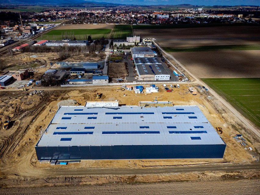 Zostały ostatnie dwa wolne moduły nowej hali WSSE w Ząbkowicach Śląskich. Wkrótce otwarcie